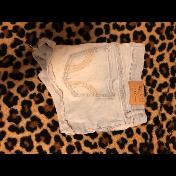 Shorts - Picture 3 of 3